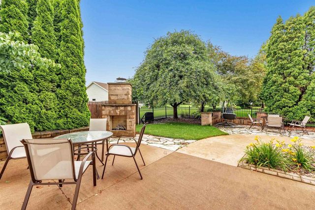 1753 MARTINWOOD COURT, De Pere, WI 54115