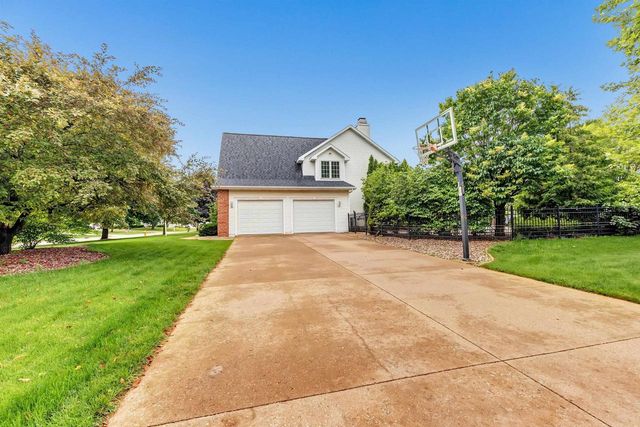 1753 MARTINWOOD COURT, De Pere, WI 54115