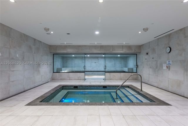 650 NE 2nd Ave 2811, Miami, FL 33132