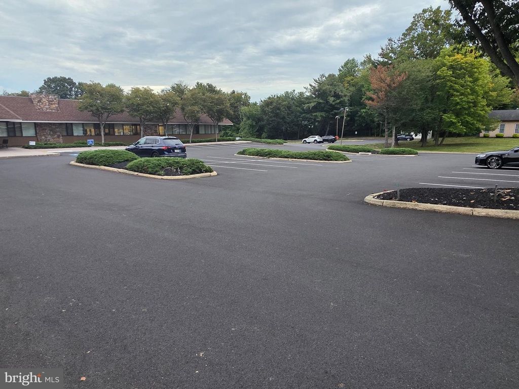 283 2ND STREET PIKE #100, Southampton, PA 18966