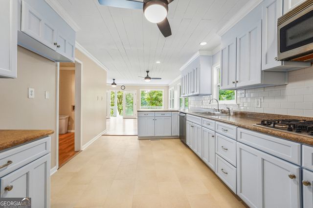 291 W Lakeview Drive NE, Milledgeville, GA 31061