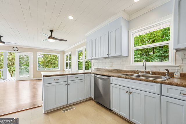 291 W Lakeview Drive NE, Milledgeville, GA 31061