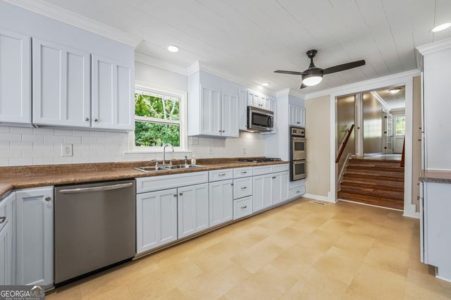 291 W Lakeview Drive NE, Milledgeville, GA 31061