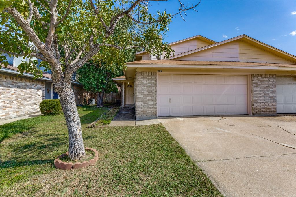 513 S Las Vegas Trail, White Settlement, TX 76108 — exterior