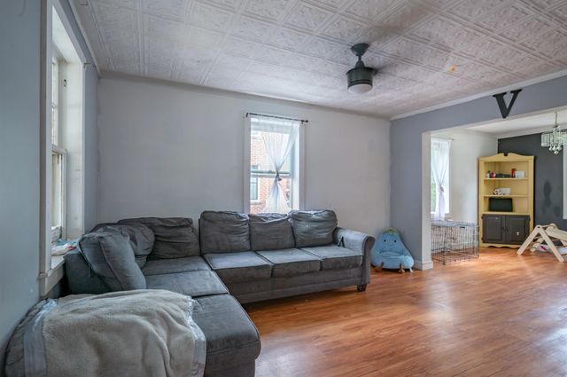 17 Grand Avenue, Nashua, NH 03060