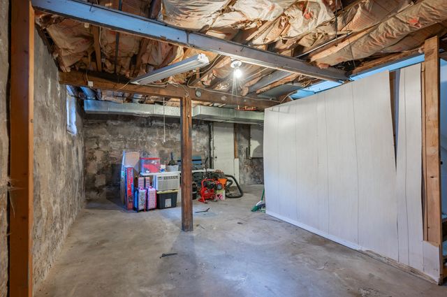 17 Grand Avenue, Nashua, NH 03060