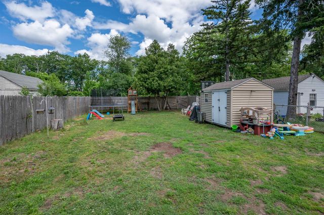 17 Grand Avenue, Nashua, NH 03060