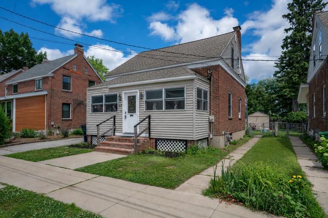 17 Grand Avenue, Nashua, NH 03060