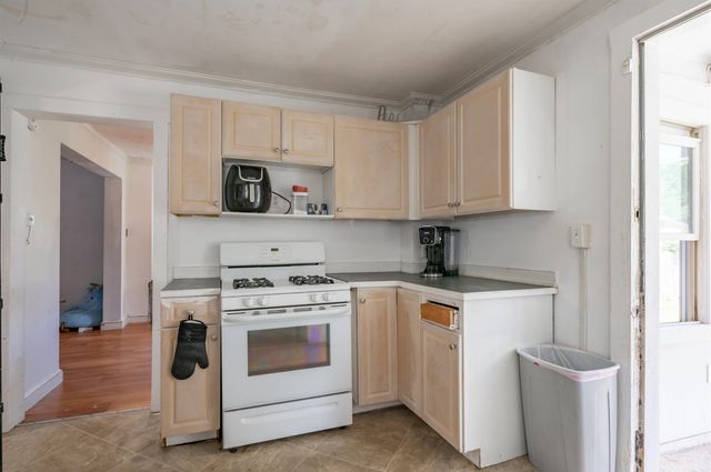 17 Grand Avenue, Nashua, NH 03060