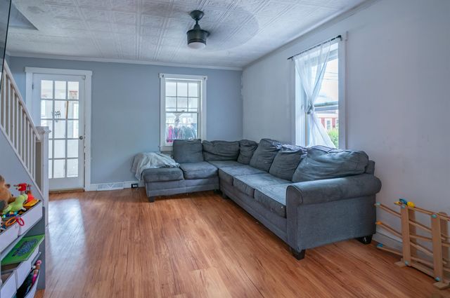 17 Grand Avenue, Nashua, NH 03060