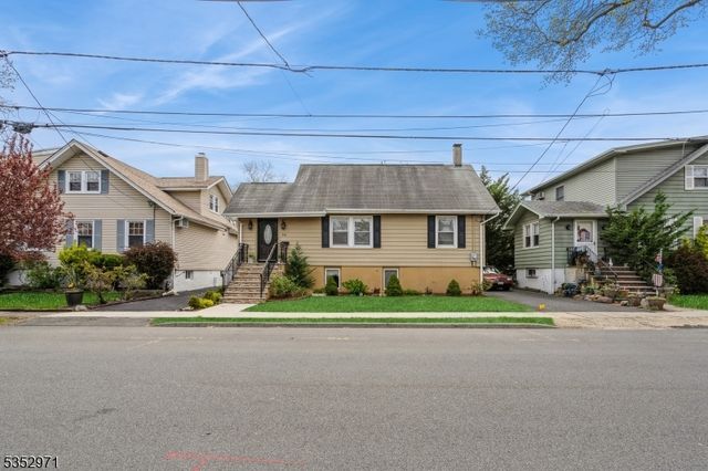 512 Russell Ave, Ridgefield Boro, NJ 07657