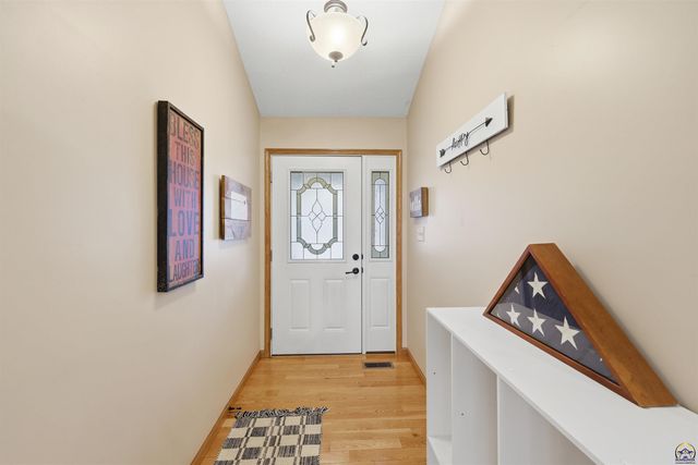 4414 SE Gemstone LN, Topeka, KS 66609