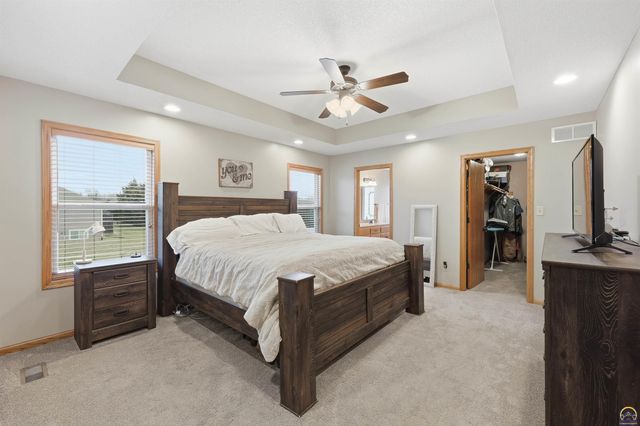 4414 SE Gemstone LN, Topeka, KS 66609