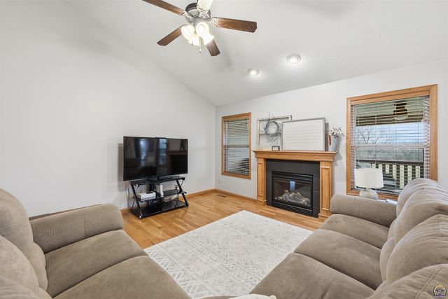 4414 SE Gemstone LN, Topeka, KS 66609