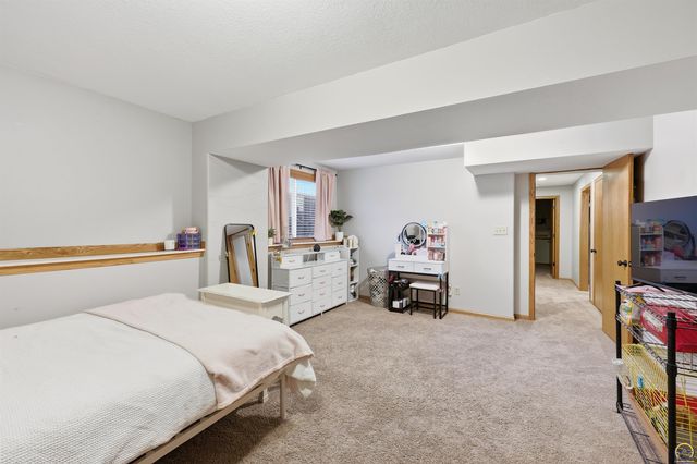 4414 SE Gemstone LN, Topeka, KS 66609