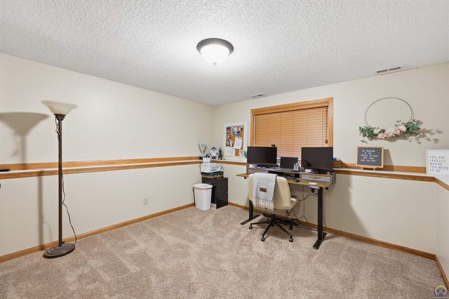 4414 SE Gemstone LN, Topeka, KS 66609