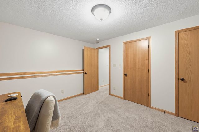 4414 SE Gemstone LN, Topeka, KS 66609