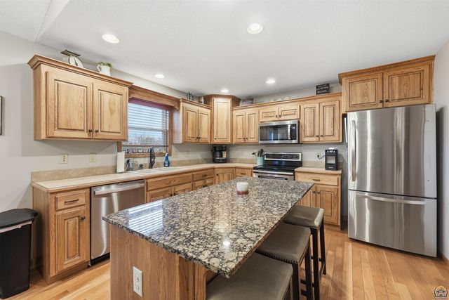 4414 SE Gemstone LN, Topeka, KS 66609