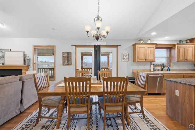 4414 SE Gemstone LN, Topeka, KS 66609