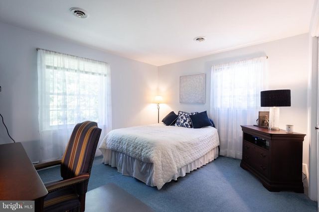 18710 FALLS RD, Hampstead, MD 21074