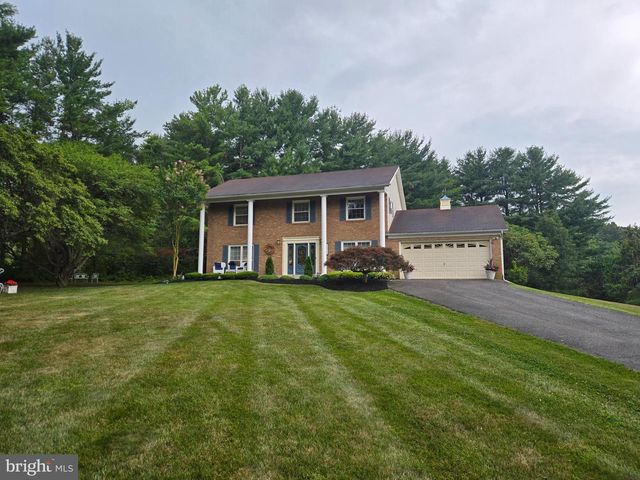 18710 FALLS RD, Hampstead, MD 21074