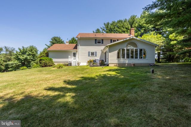18710 FALLS RD, Hampstead, MD 21074