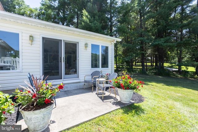 18710 FALLS RD, Hampstead, MD 21074