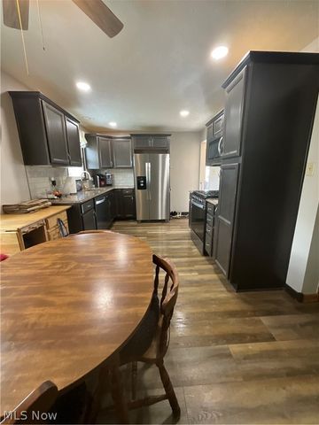 525 W Omar Street, Struthers, OH 44471