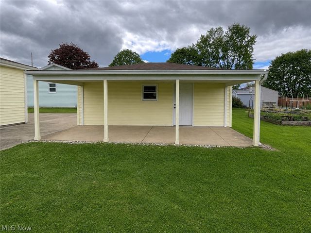 525 W Omar Street, Struthers, OH 44471