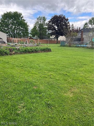 525 W Omar Street, Struthers, OH 44471