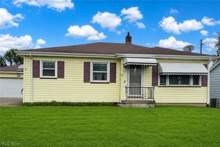 525 W Omar Street, Struthers, OH 44471