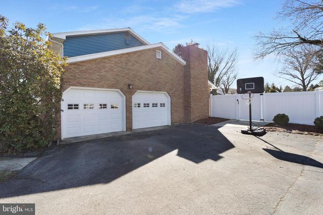 2073 COTTONWOOD DR, Vineland, NJ 08361