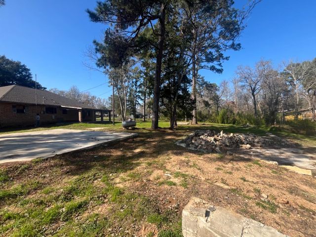 138 Inlet Drive, Livingston, TX 77351