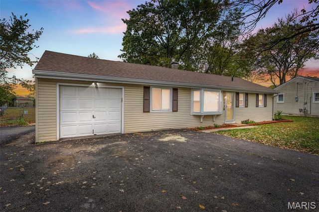 1738 E Highview Drive, Arnold, MO 63010