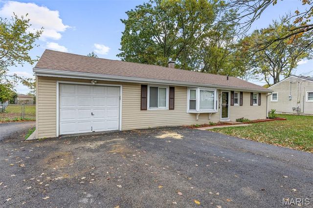 1738 E Highview Drive, Arnold, MO 63010