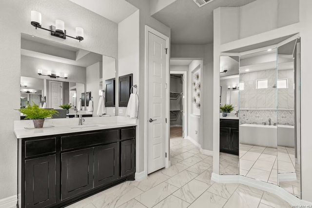 232 Matthew Path, Castroville, TX 78009