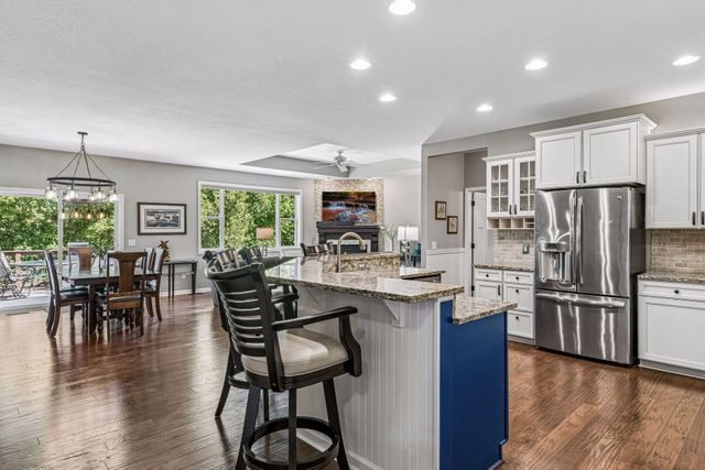 2225 Lake Circle, Victoria, MN 55386