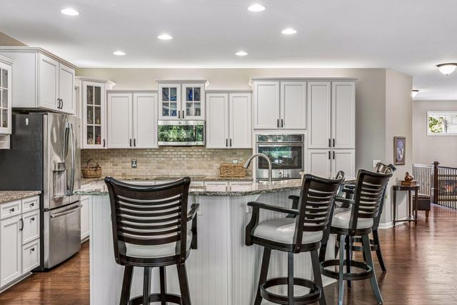2225 Lake Circle, Victoria, MN 55386