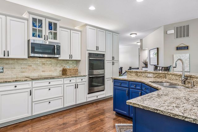 2225 Lake Circle, Victoria, MN 55386