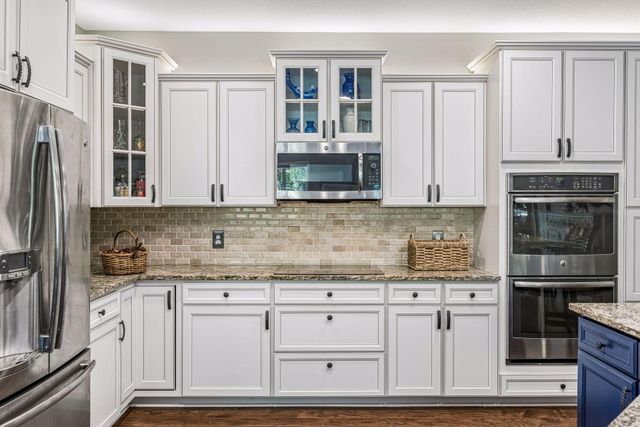 2225 Lake Circle, Victoria, MN 55386