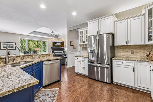 2225 Lake Circle, Victoria, MN 55386