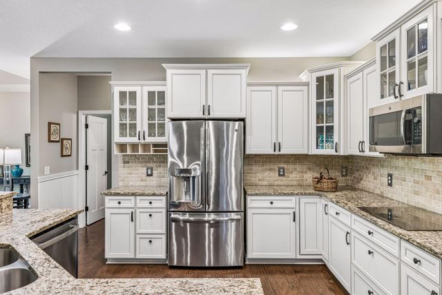 2225 Lake Circle, Victoria, MN 55386