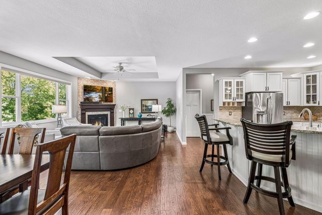2225 Lake Circle, Victoria, MN 55386