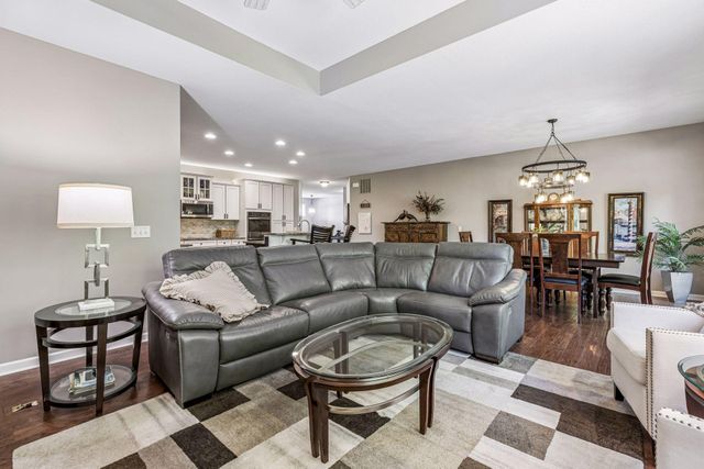 2225 Lake Circle, Victoria, MN 55386