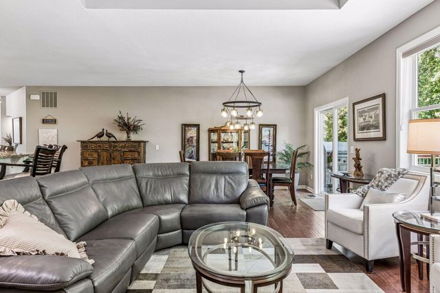 2225 Lake Circle, Victoria, MN 55386