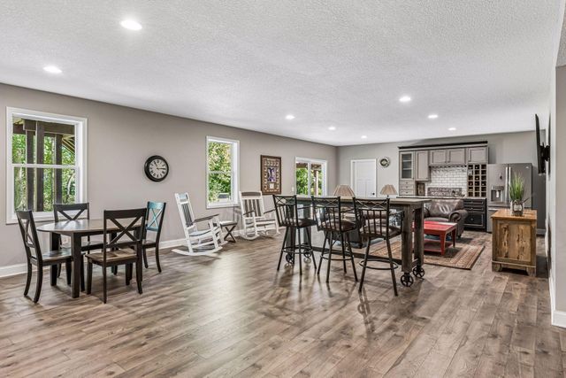2225 Lake Circle, Victoria, MN 55386