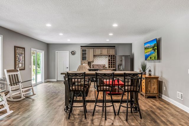 2225 Lake Circle, Victoria, MN 55386