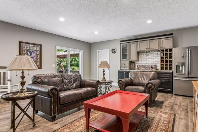 2225 Lake Circle, Victoria, MN 55386