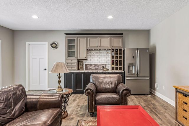 2225 Lake Circle, Victoria, MN 55386