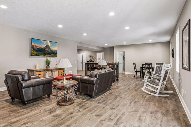 2225 Lake Circle, Victoria, MN 55386